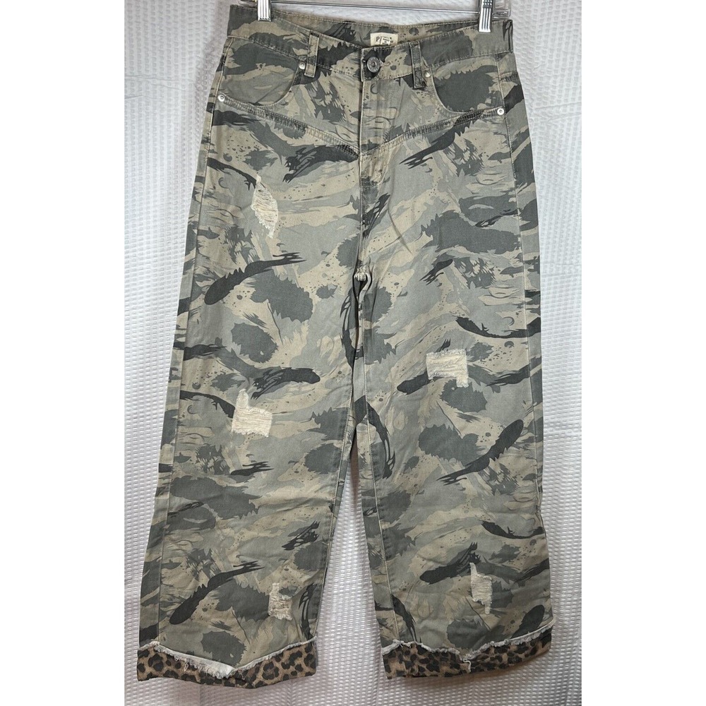 POL CAMO-LEO DISTRESSED PANTS SIZE Medium M BWP28 100% COTTON Distressed Wide